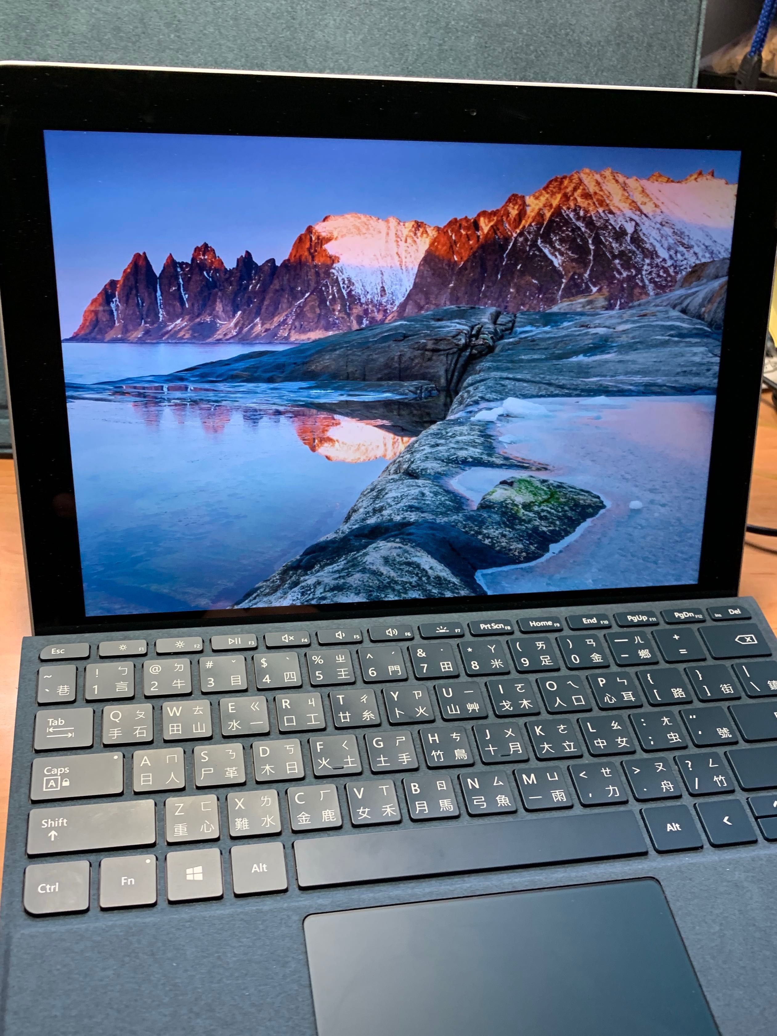 Surface Go超值套餐 9 9成新 急售 電腦3c 桌電筆電在旋轉拍賣