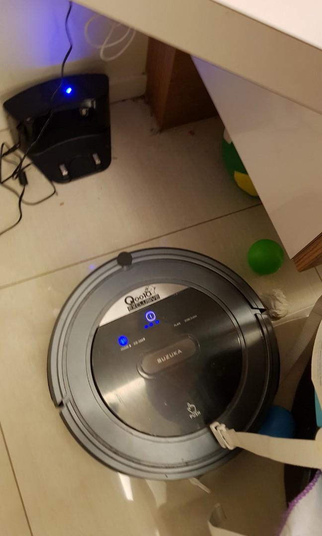Suzuka 5 in 1 Robotic vacuum and mopping robot( almost like new), TV