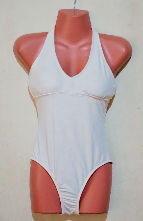 White swimsuit (Category: Bikinis & Swimsuits) located in Manila. Submitted by LAtbp (Listing ID 218257883, Image 1). Description: .