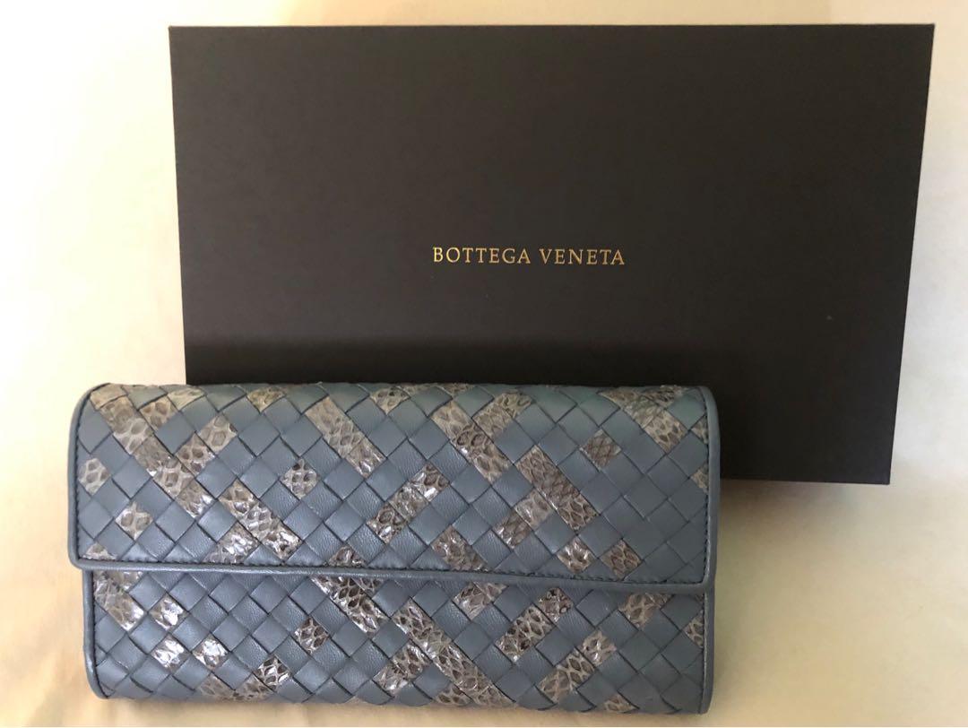 Bottega Veneta Nappa Continental Wallet (Category: Luxury Bags & Wallets) located in Quezon City. Submitted by pingtbl (Listing ID 218439644, Image 2). Description: Slightly used (2weeks)then stored, excellent condition Genuine leather 8 card slots, 2 bill compartments, zip pocket for coins H- 3.9” W- 7.5” D- 1.0” PIOG.