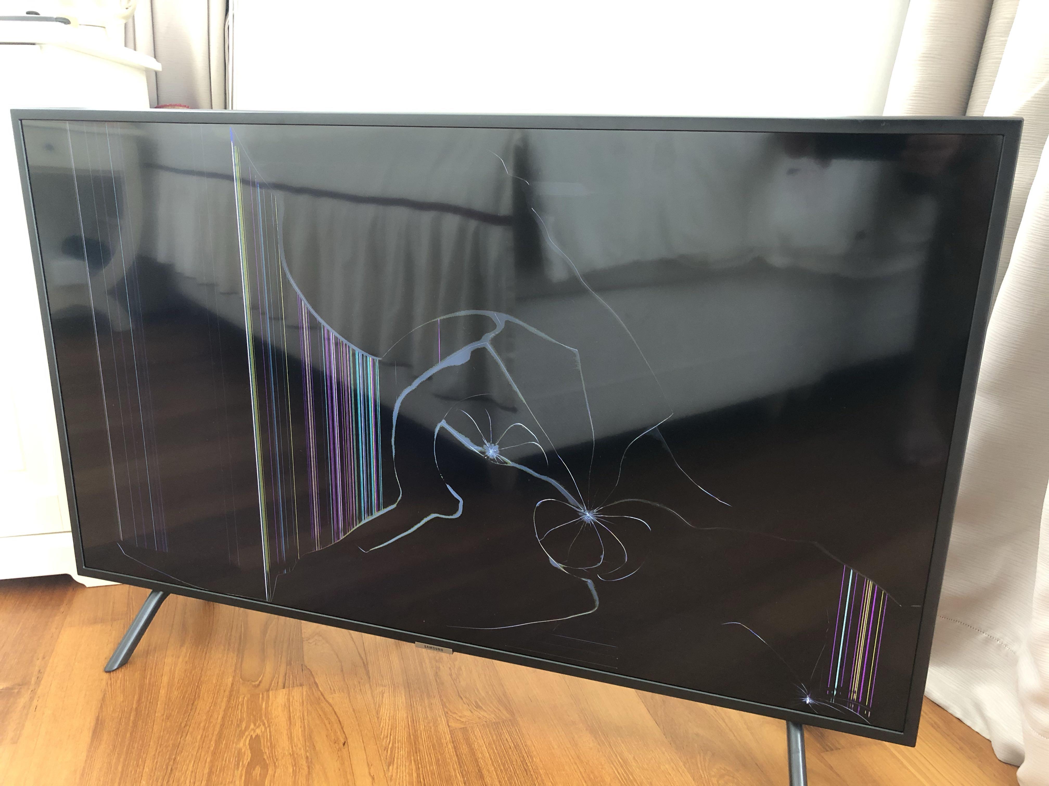 Brand New Samsung UHD TV (Damaged), TV & Home Appliances, TV