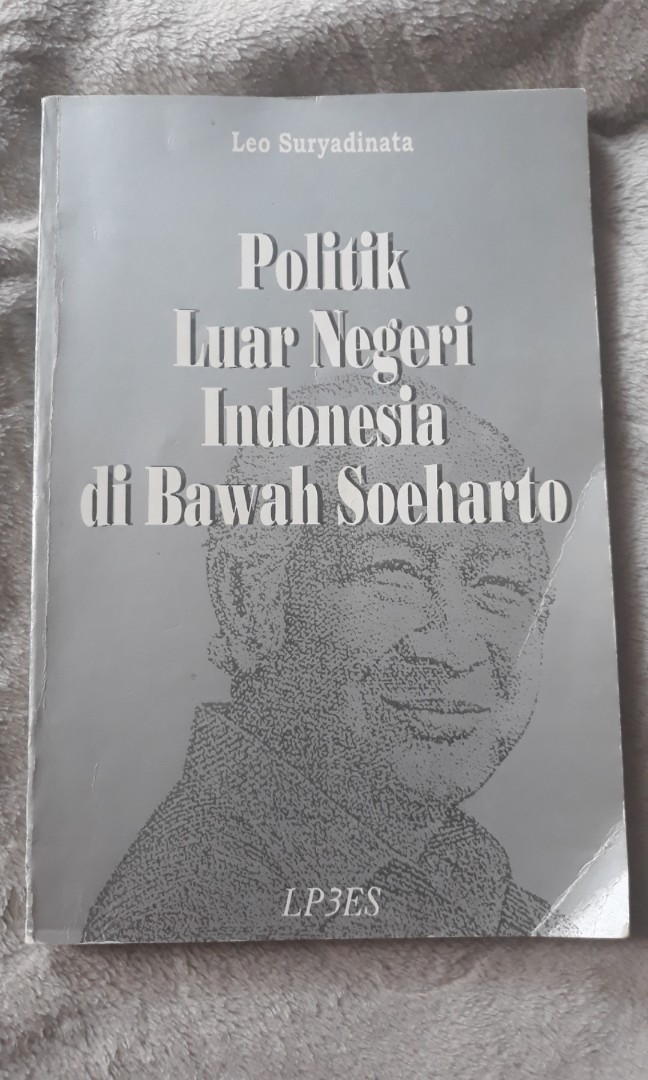Buku Politik Luar Negeri Indonesia di Bawah Soeharto, Buku & Alat Tulis