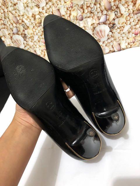 where are chanel shoes made