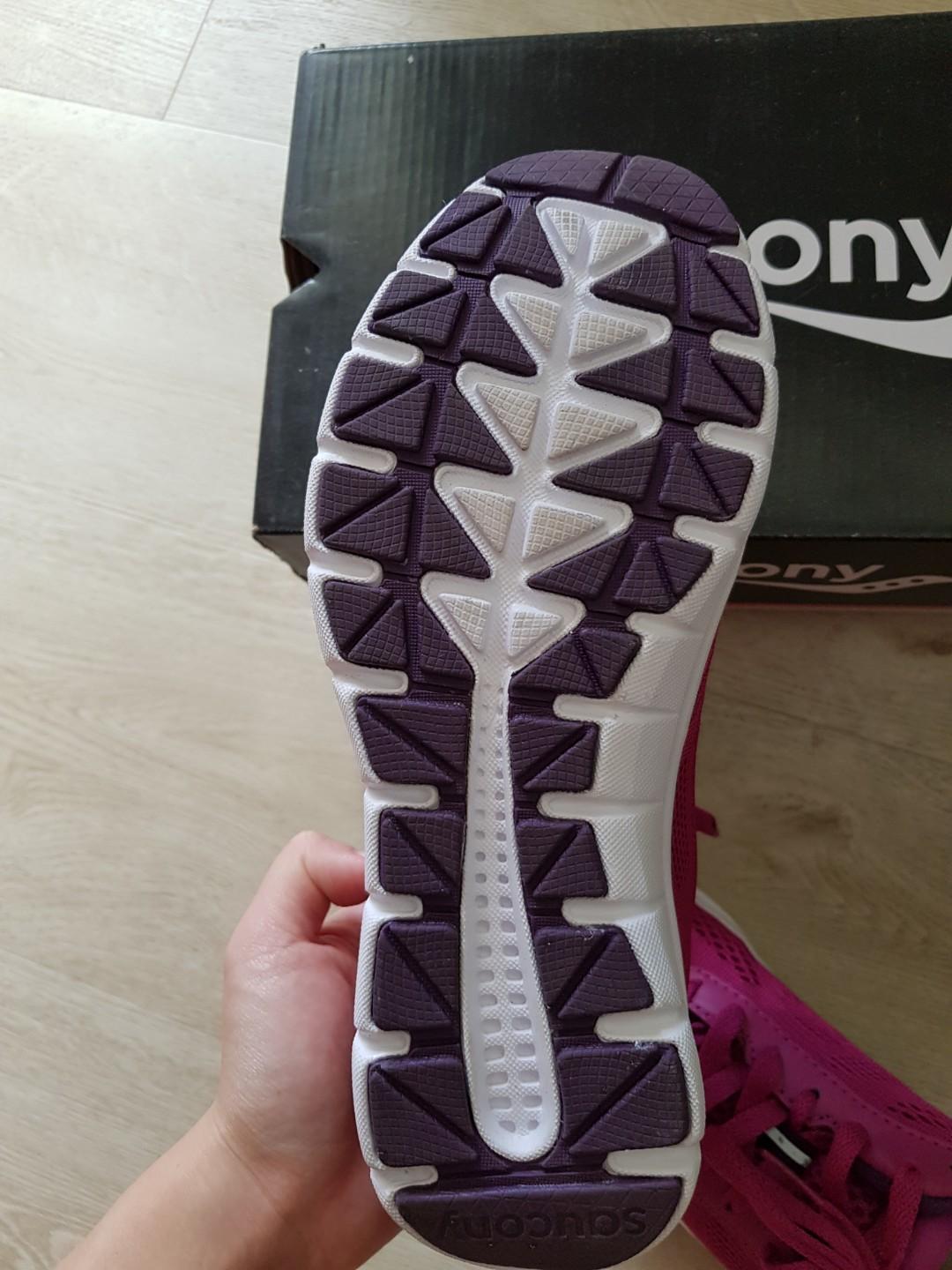 saucony memory foam sneakers