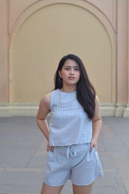 Summer outfit sleeveless tops and 