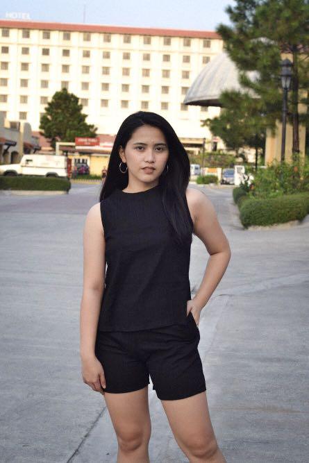 Summer outfit sleeveless tops and 