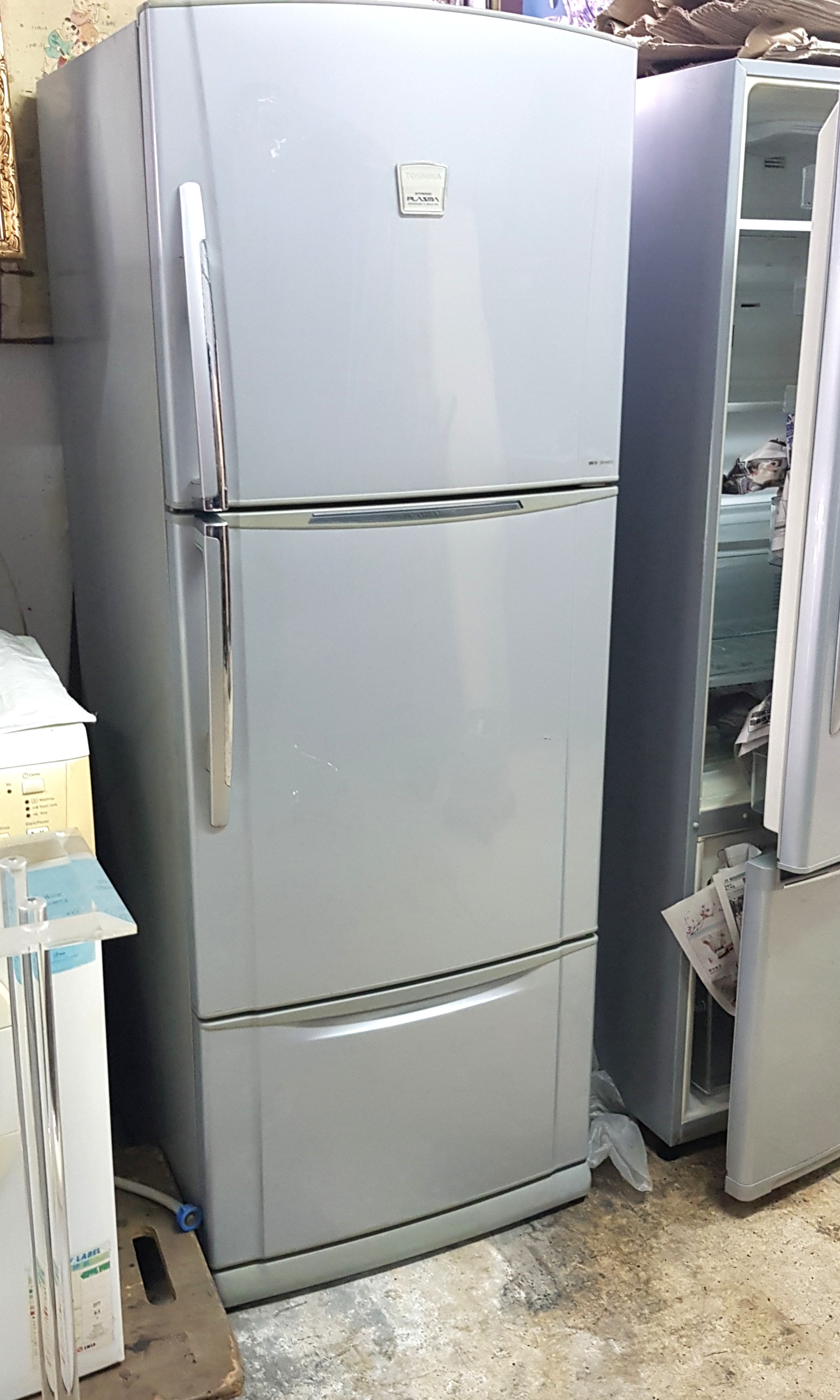 Toshiba 3 hot sale door fridge