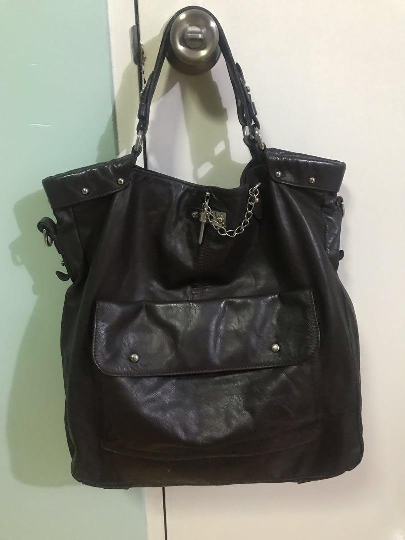 Fino hand / shoulder bag (Category: Shoulder Bags) located in Mandaluyong City. Submitted by beautybuysmnl (Listing ID 218273379, Image 1). Description: Repriced from 6k to 4.5k. Fino two-way bag in chocolate brown leather and silver hardware. With a bag strap. Genuine leather, soft and buttery. Comes with original Fino dust bag. Excellent used condition. .