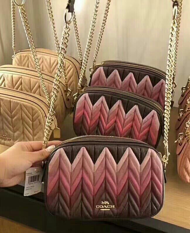 Isla chain best sale crossbody with quilting
