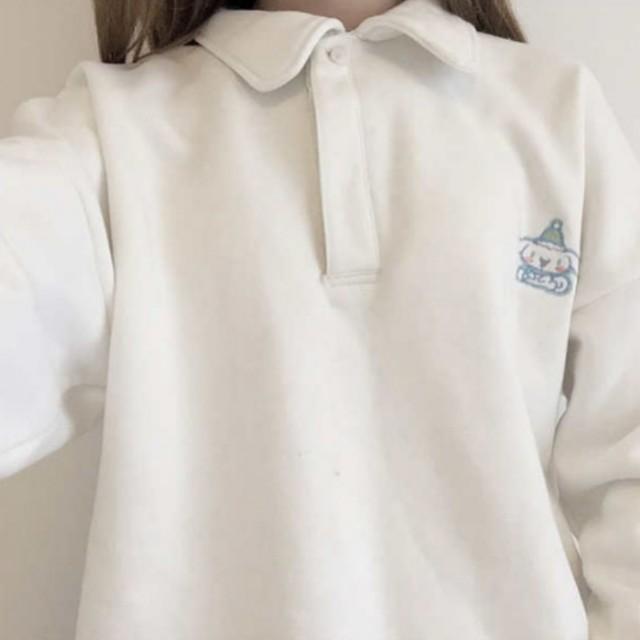 white pullover sweatshirt