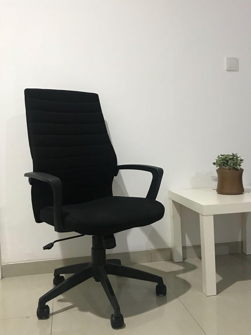 106 Kursi Kantor Enak Terbaru