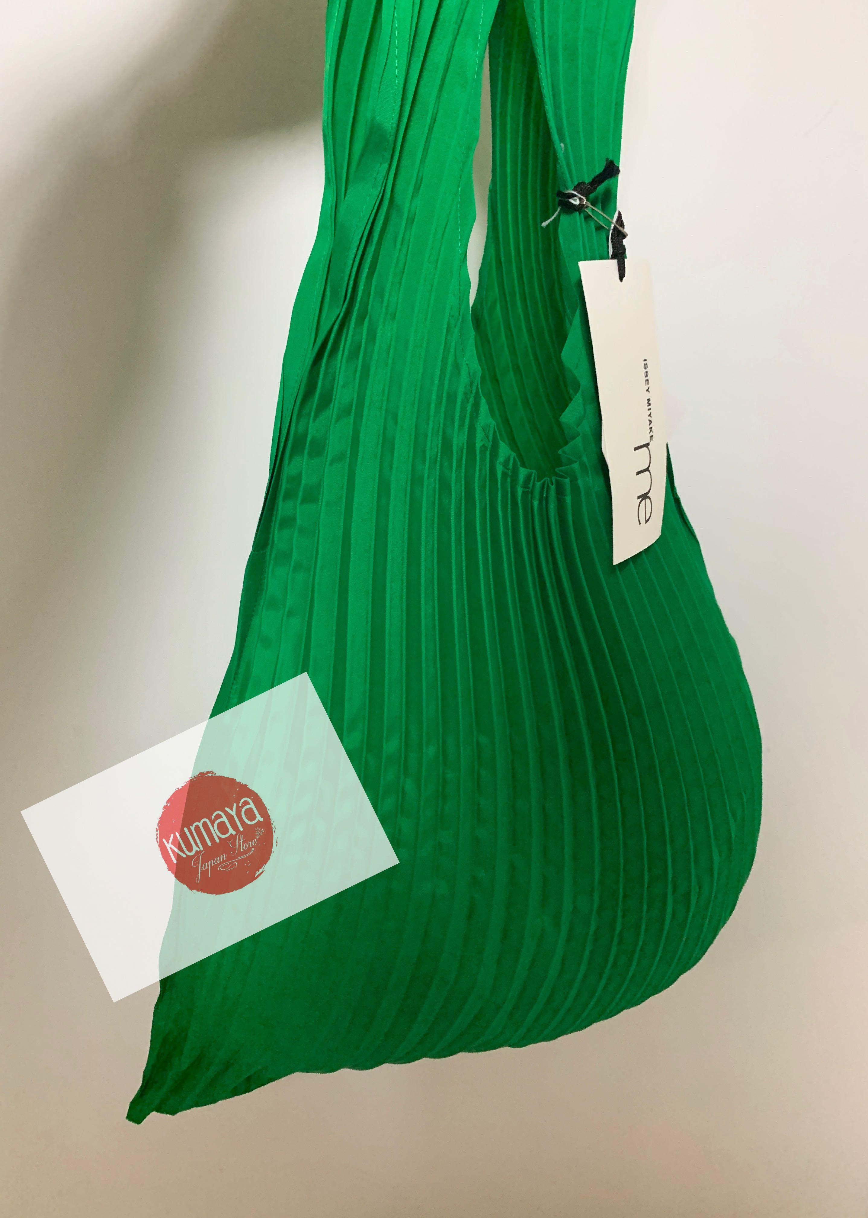 me Issey Miyake Swing Pleats bag green 綠色, 女裝, 手袋及銀包 ...