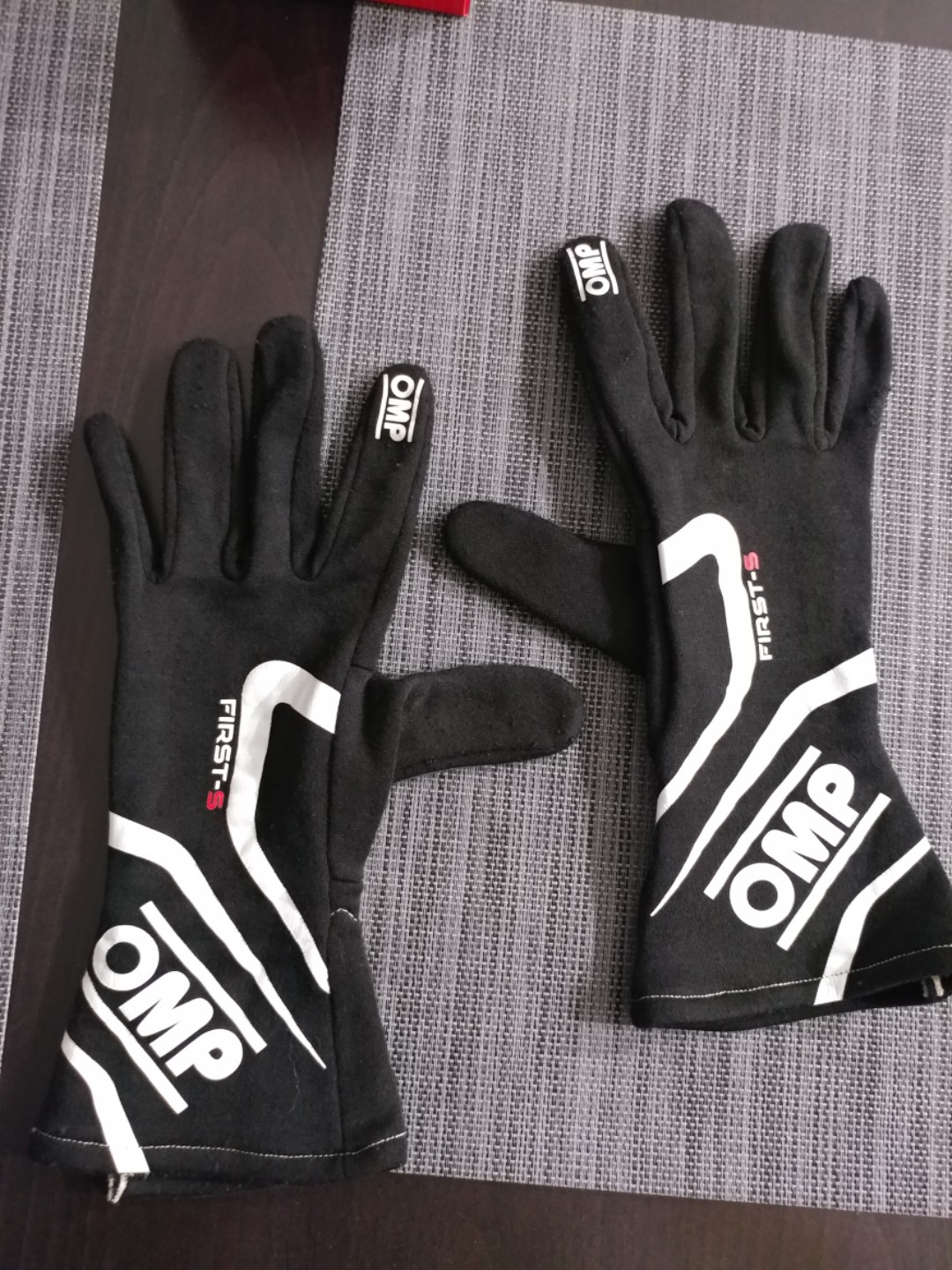OMP First S gloves Women s Fashion Activewear on Carousell