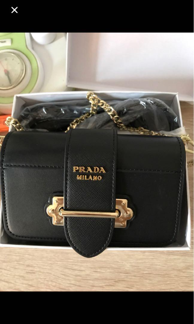 prada cashier