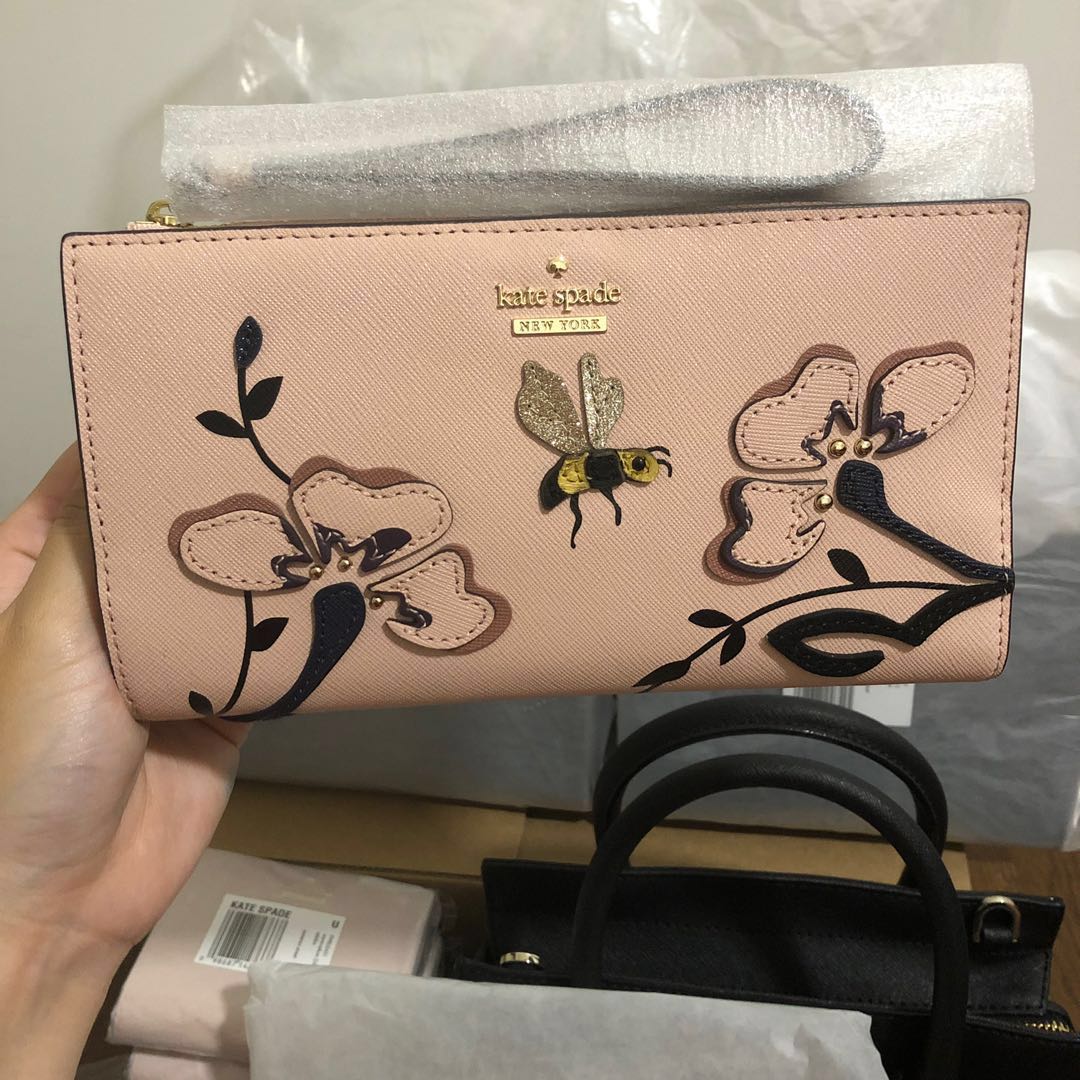 SOLD] RARE COLLECTIBLE Kate Spade Blossom Drive Eliza Wristlet Clutch  Wallet Bee Floral Warm Vellum Blush Light Pink Beige Nude, Women's Fashion,  Bags & Wallets, Purses & Pouches on Carousell