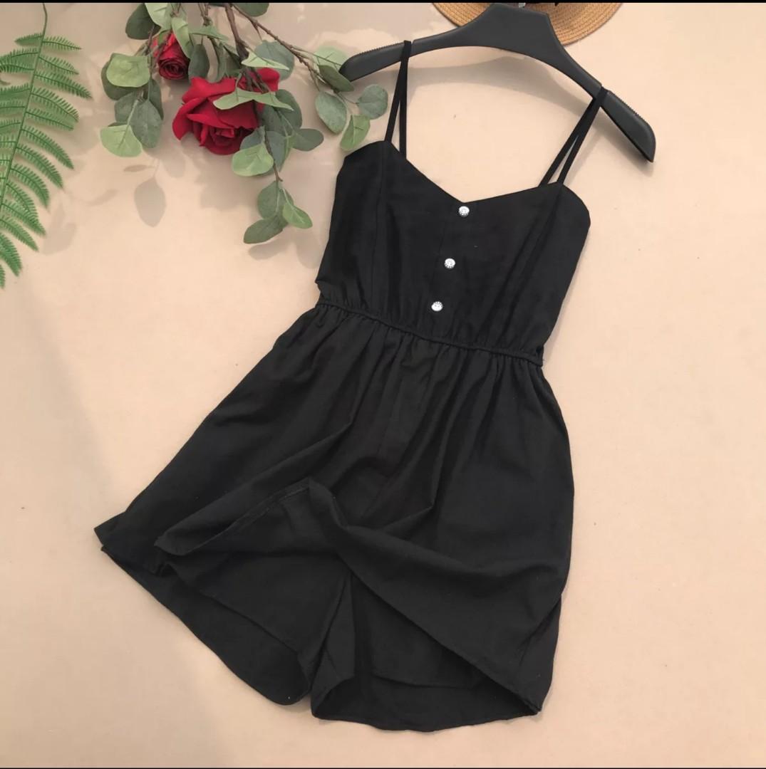 Button down romper (Category: Jumpsuits) located in Singapore. Submitted by closetvase (Listing ID 218872197, Image 2). Description: ITEM WILL ARRIVE ~2 WEEKS (w/o delay) - PAYMENT NEED TO BE MADE FIRST BEFORE DELIVERY - NO REFUND UNLESS OOS 💌 DM us if you’re interested SIZE INFORMATION Free Size.