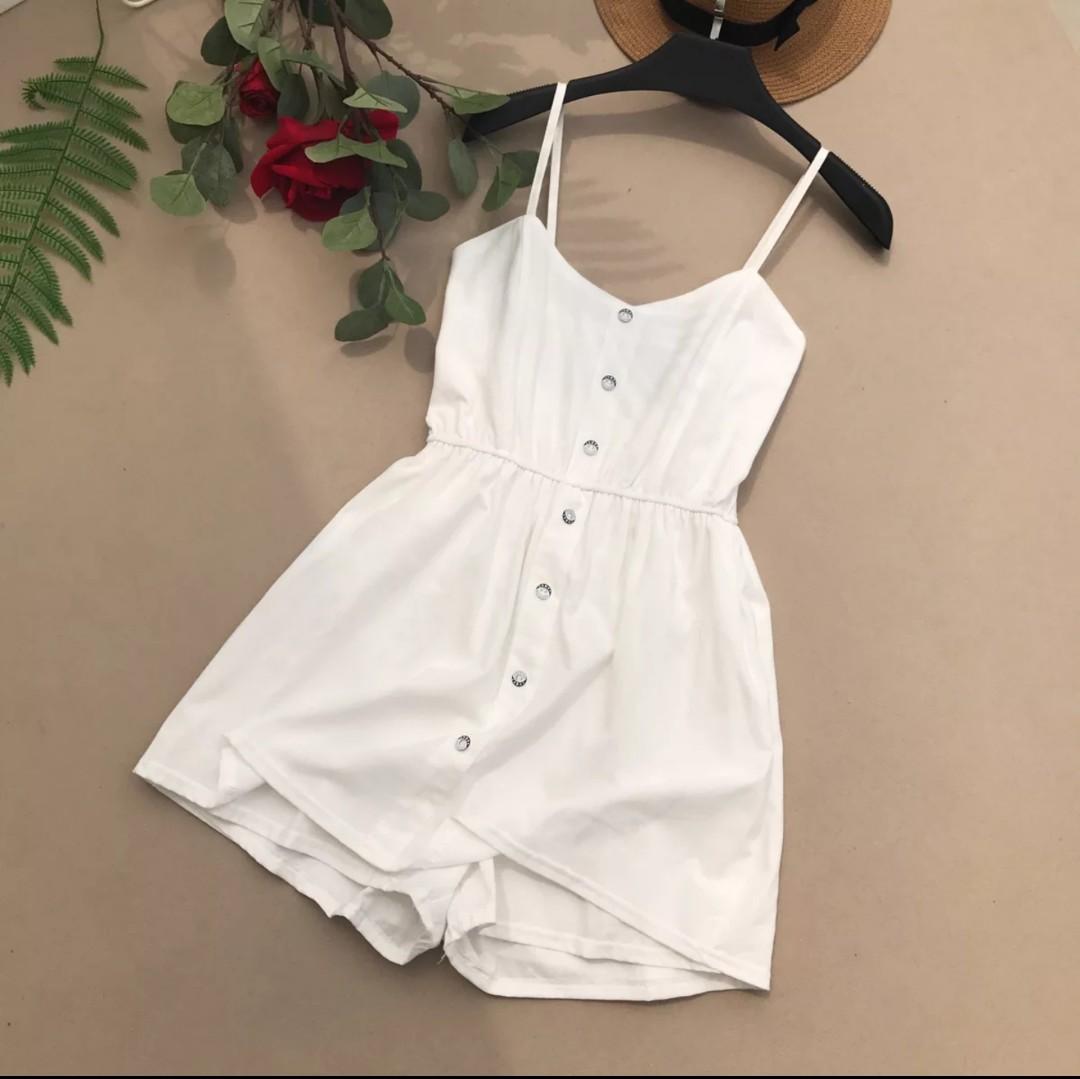 Button down romper (Category: Jumpsuits) located in Singapore. Submitted by closetvase (Listing ID 218872197, Image 1). Description: ITEM WILL ARRIVE ~2 WEEKS (w/o delay) - PAYMENT NEED TO BE MADE FIRST BEFORE DELIVERY - NO REFUND UNLESS OOS 💌 DM us if you’re interested SIZE INFORMATION Free Size.