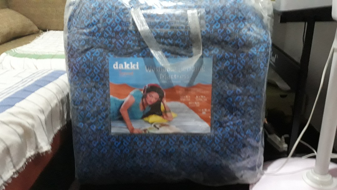 Dakki shop comforter set