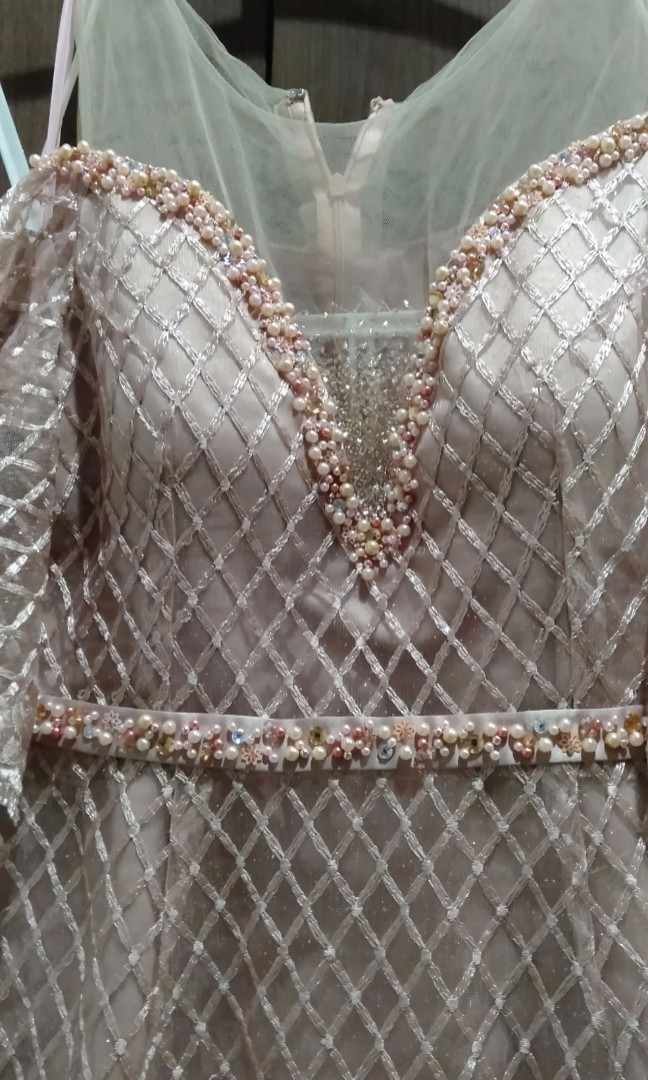 dress pesta warna rose gold