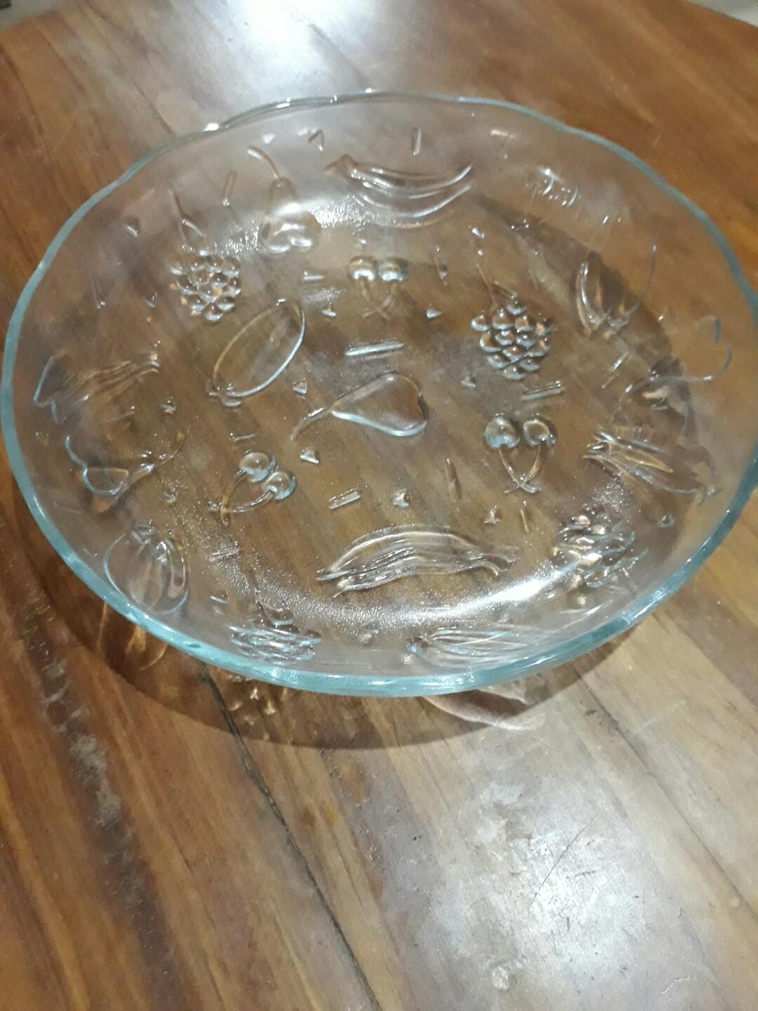 Glass Fruit Tray / Bowl (Category: Other Kitchenware & Tableware) located in Las Pinas. Submitted by ramdomshots (Listing ID 218840577, Image 2). Description: Used once Decluttering Perfect for fruit centerpiece.