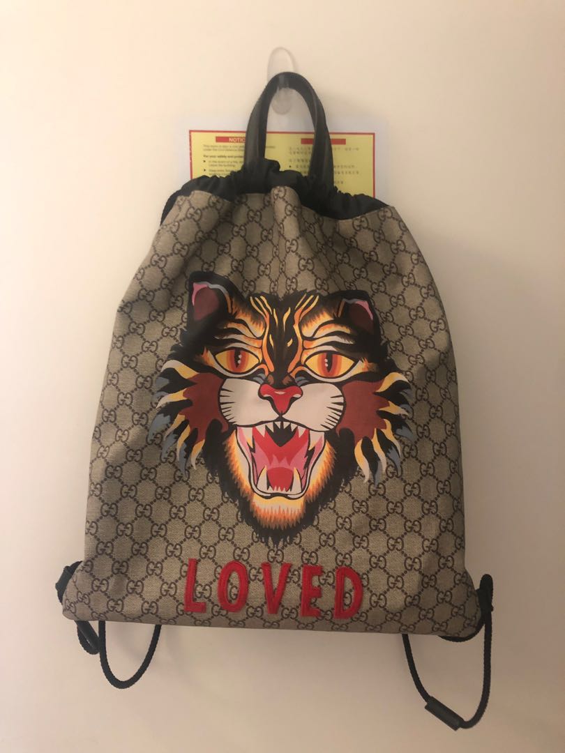 Gucci Angry Cat Print Gg Supreme Laptop Case In Beige