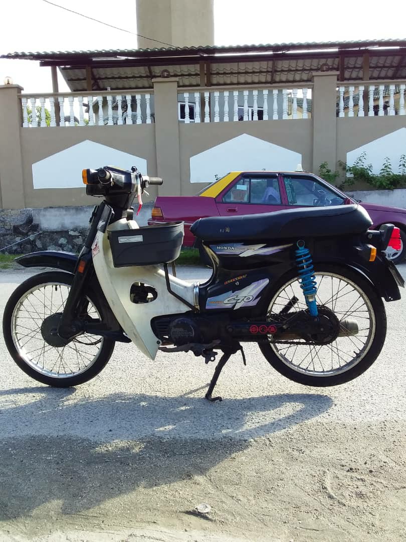 Honda C70 Lampu Petak, Motorbikes on Carousell