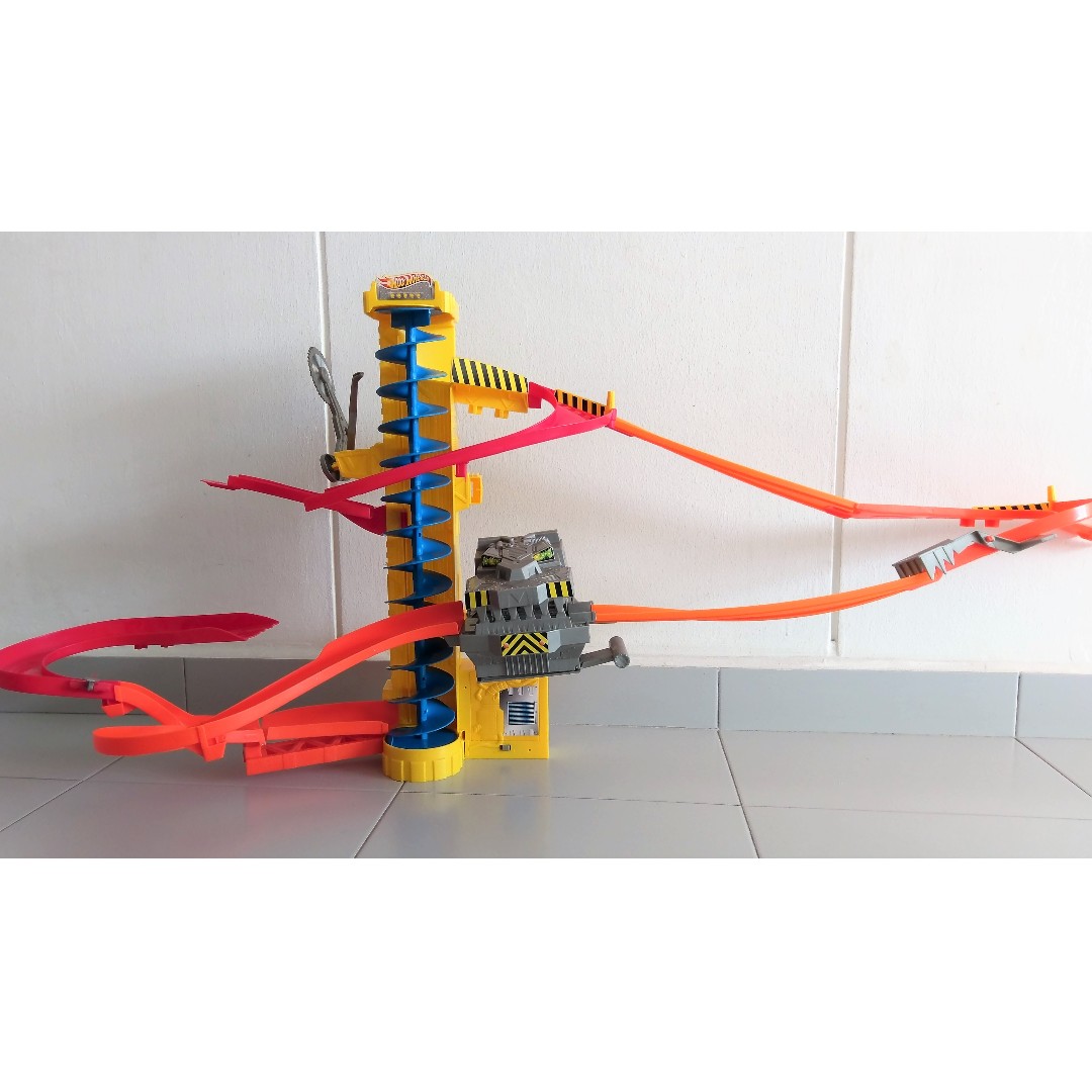 Hot Wheels Wall Tracks Power Tower - Track Play on your wall !