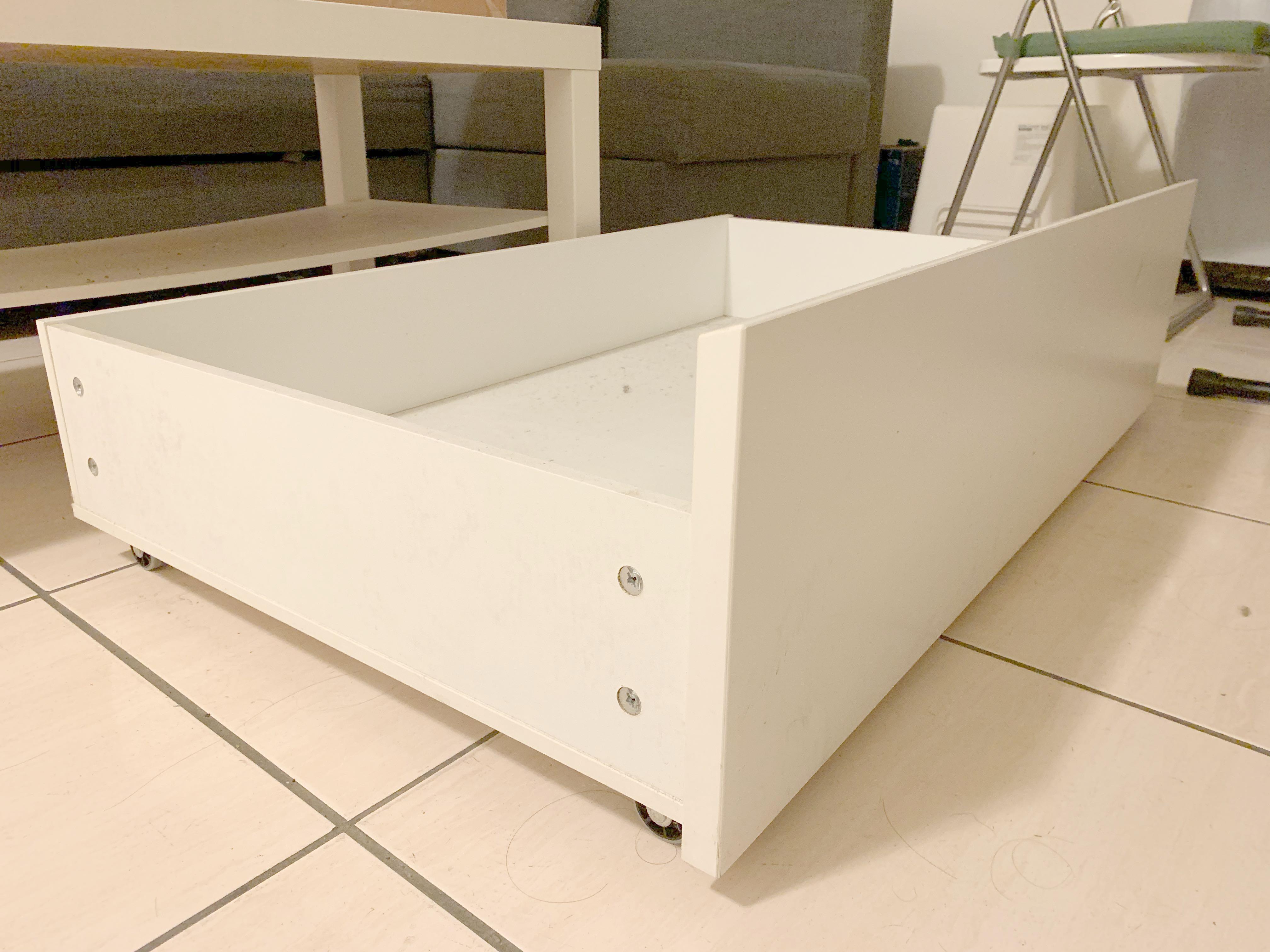 Ikea 床底收納抽屜附輪子白色 居家生活 傢俱 櫥櫃在旋轉拍賣