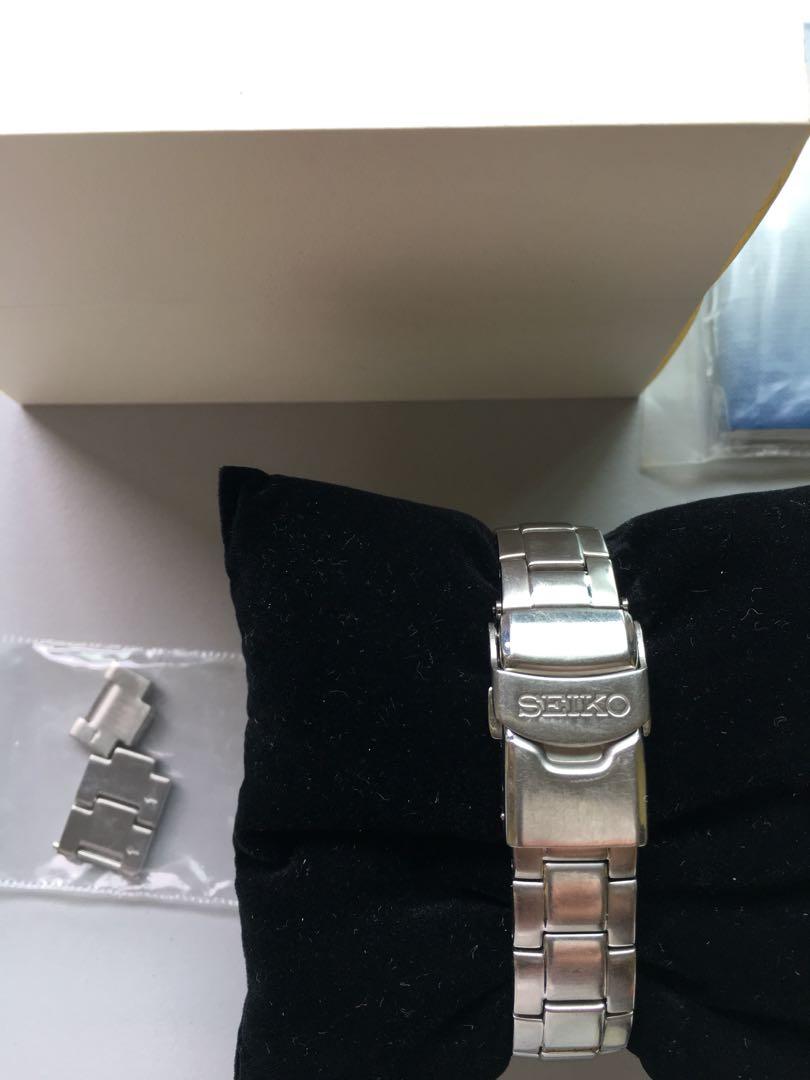 Ladies Seiko 4207 01R0 with Black Sports Watch Bezel, Women's Fashion,  Watches & Accessories, Watches on Carousell