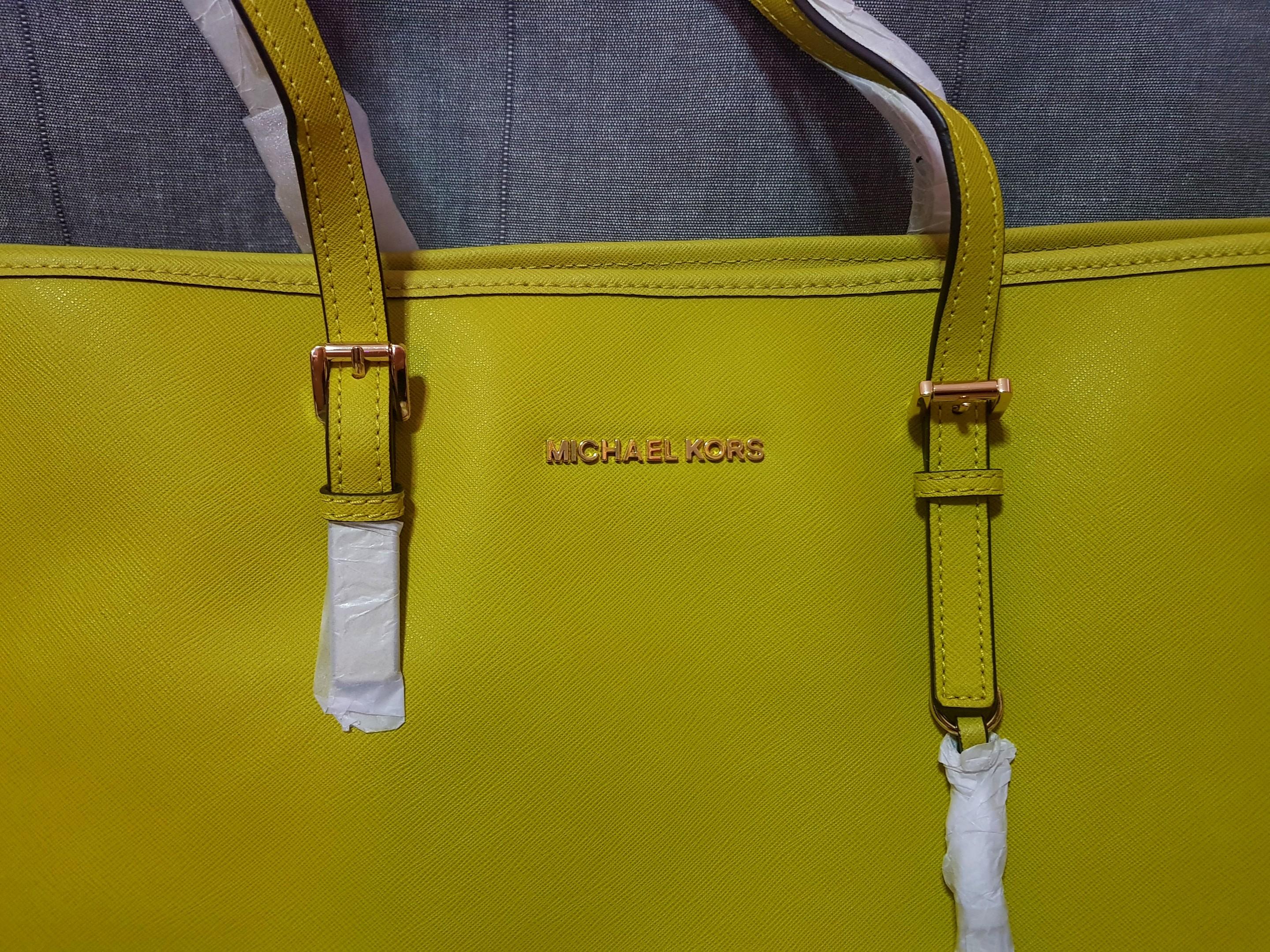 MK Michael Kors Jet Set Travel Tote in Lime green