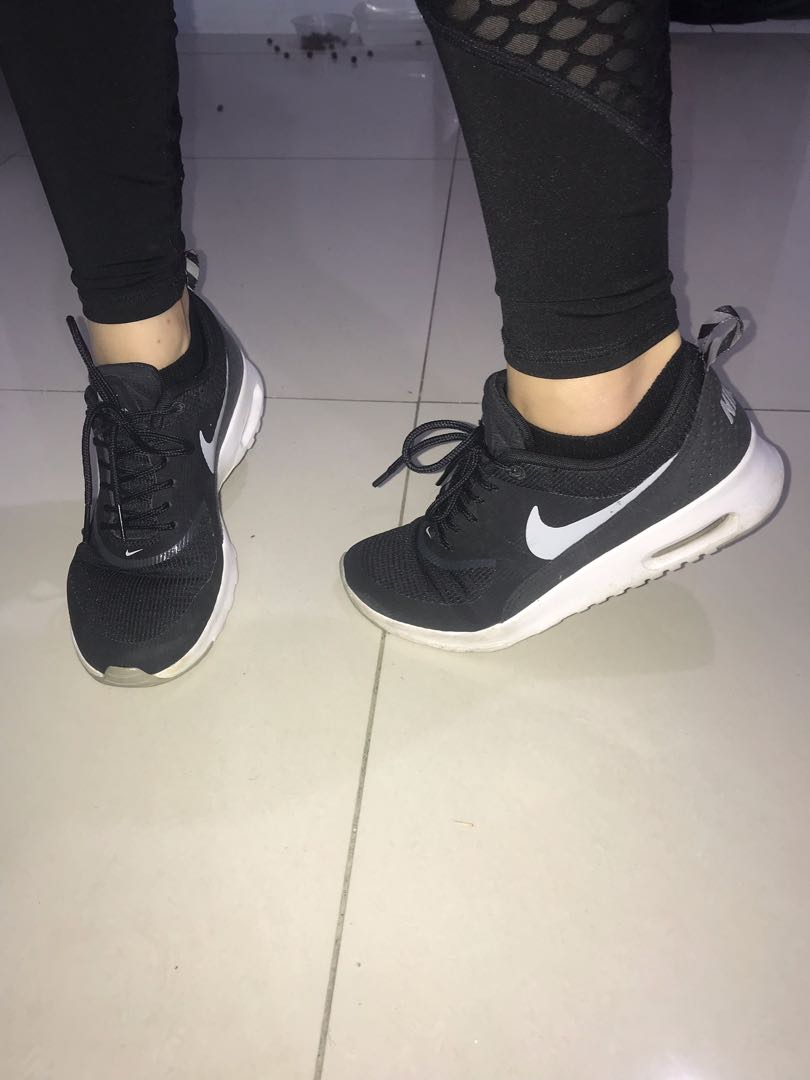 nike thea runners