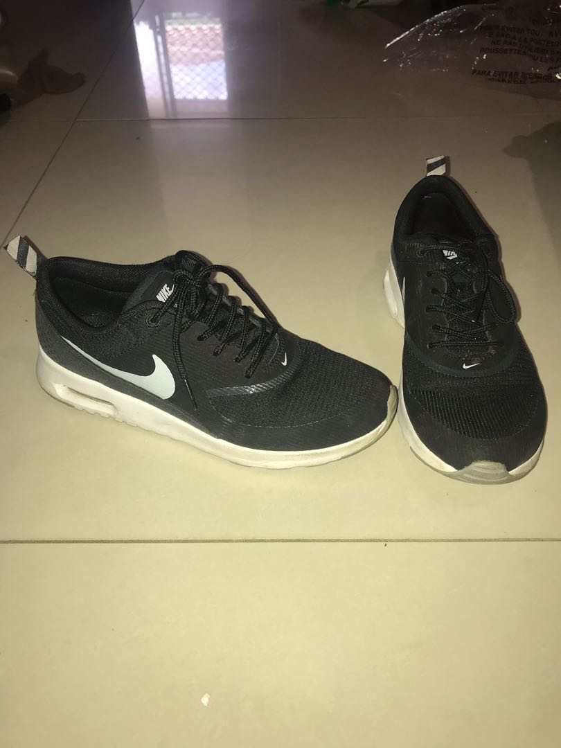 nike thea runners