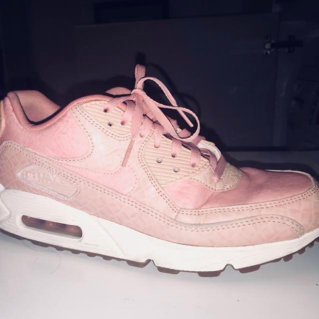 pink nike walking shoes