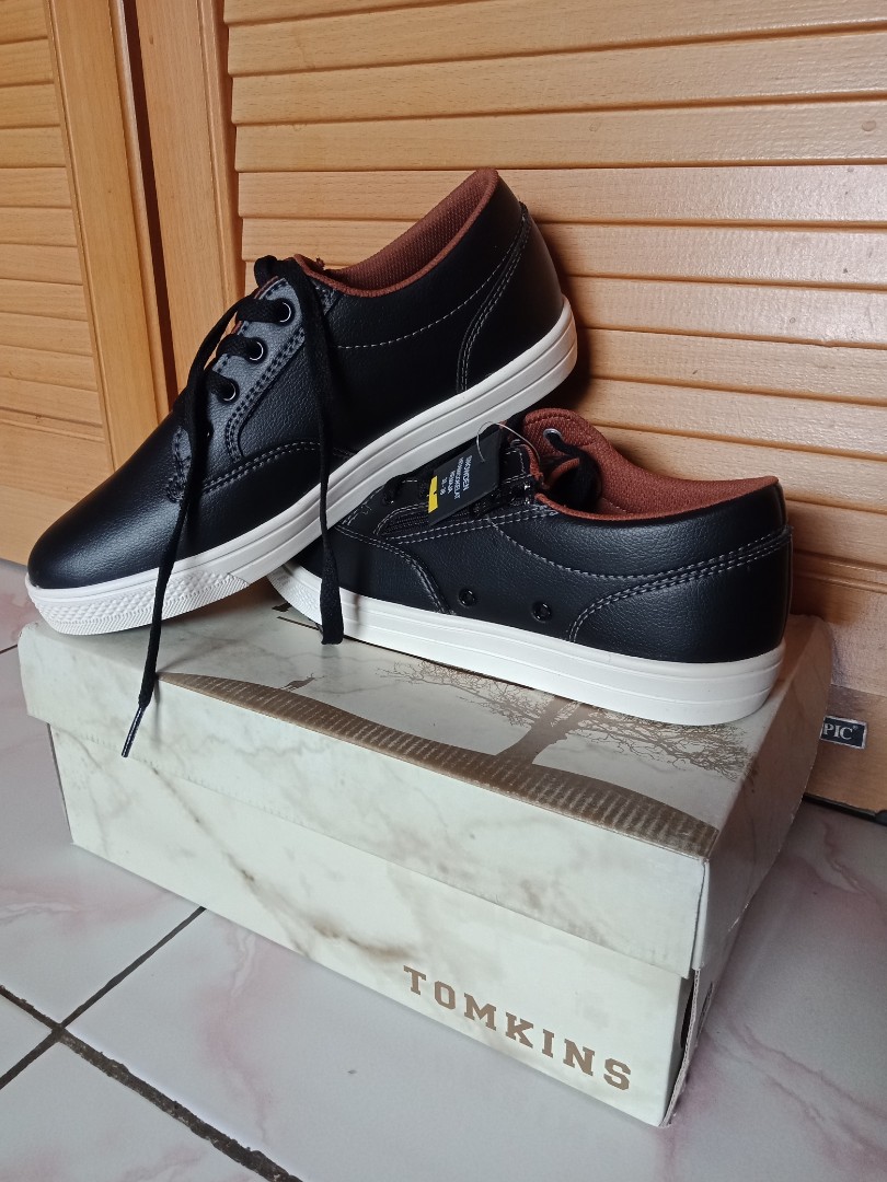 Sepatu Tomkins Sneakers Sepatu Hitam Sepatu Kulit Murah Fesyen Wanita Sepatu Di Carousell