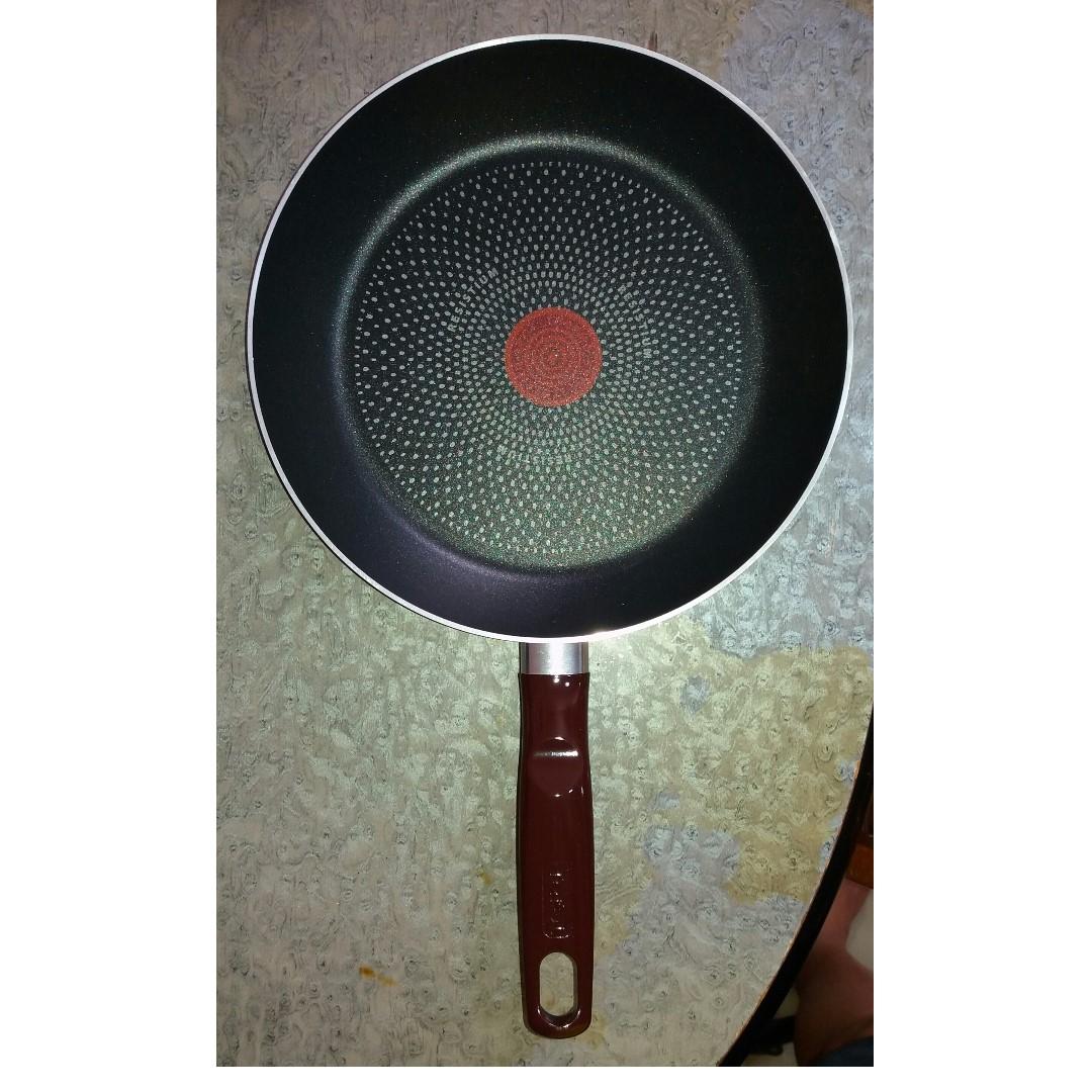 Tefal Frying Pan 26 Cm With Resistium Durabase Technology Furniture Home Living Kitchenware Tableware Cookware Accessories On Carousell