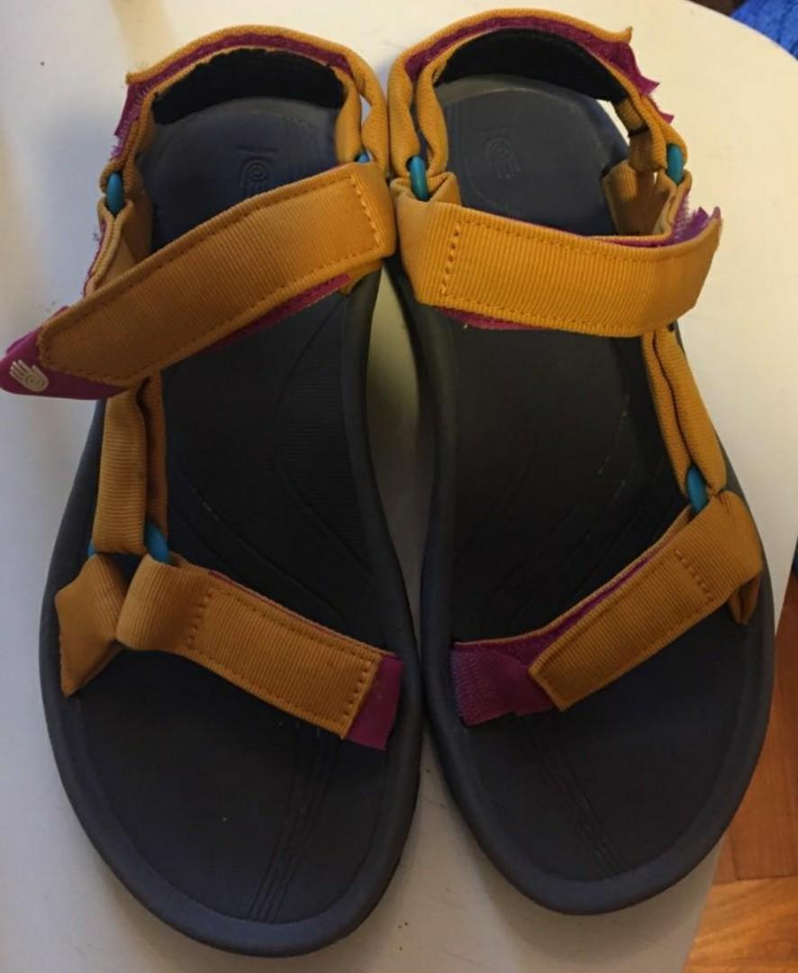 crocs unisex's flip flops thong sandals
