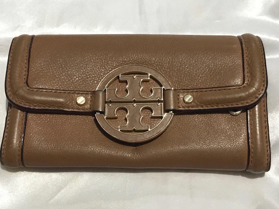 Tory burch amanda envelope continental wallet, Women's Fashion, Bags &  Wallets, Wallets & Card holders on Carousell