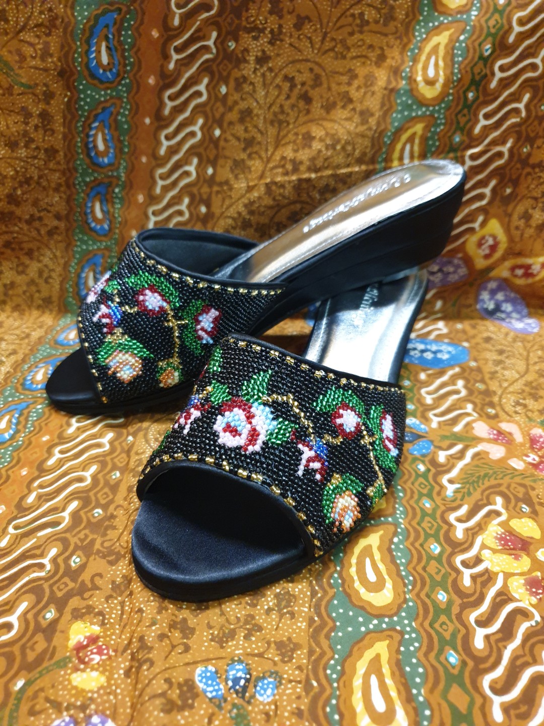 Beaded Slippers Nonya peranakan shoe Kasut manek, Women's Fashion ...