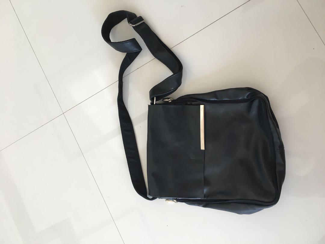 Black Leather Messenger Bag (Category: Cross-body Bags) located in Makati City. Submitted by kdn_corner (Listing ID 160061078, Image 1). Description: #march300.