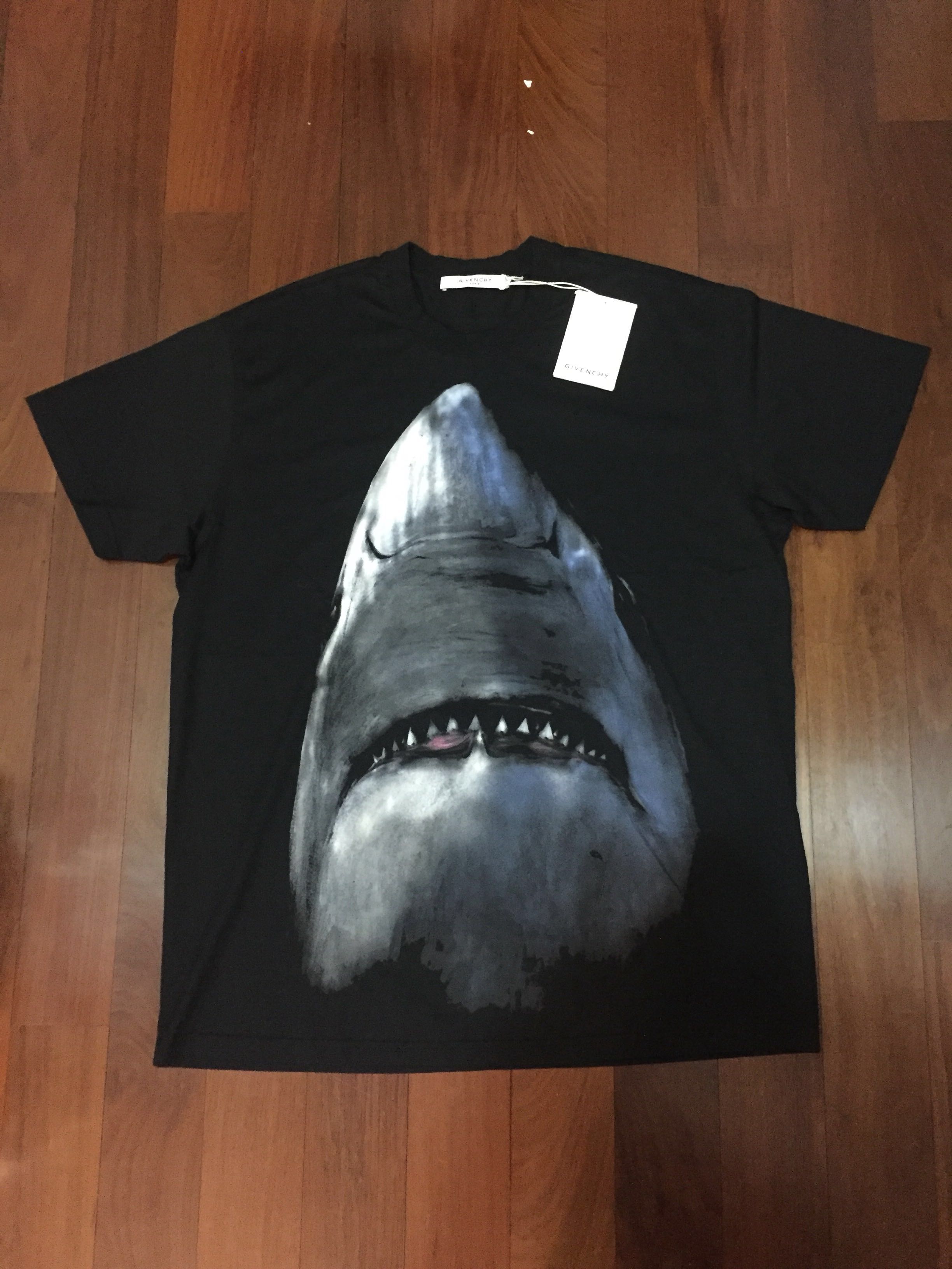 t shirt givenchy shark