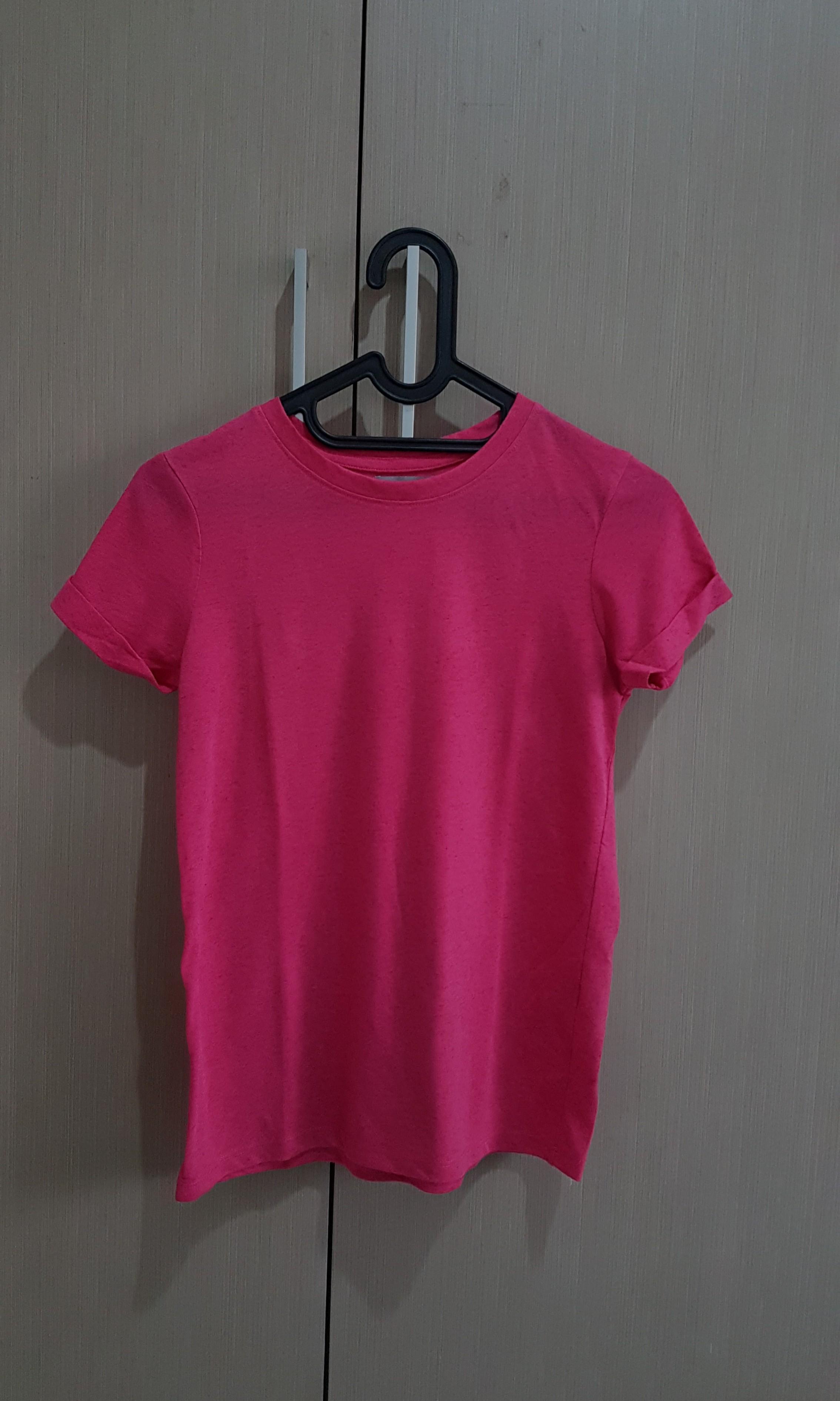 Kaos Bershka Pink Fuchsia Fesyen Wanita Pakaian Wanita Atasan Di Carousell