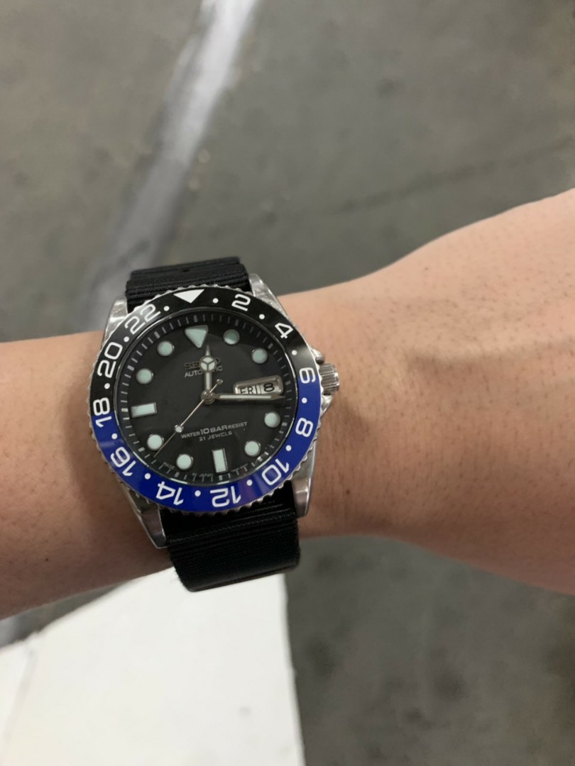 Seiko 10bar skx 031 GMT Batman Mod, Men's Fashion, Watches & Accessories,  Watches on Carousell