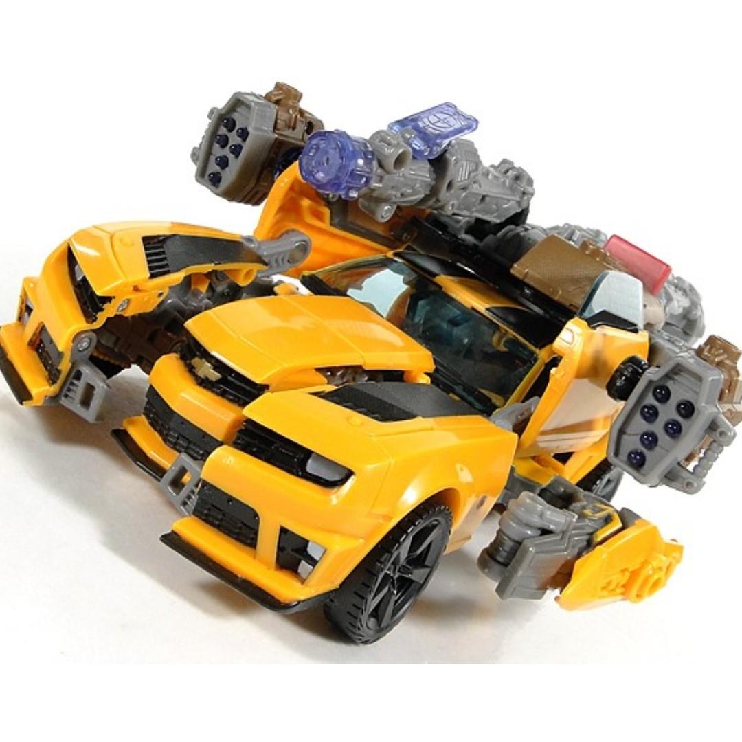 Transformers dark of the hot sale moon deluxe class bumblebee