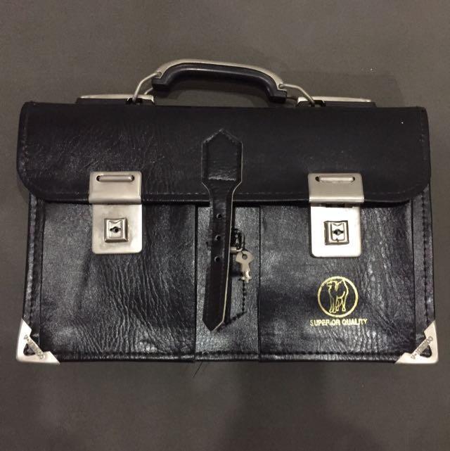 Vintage Old School Bag, Hobbies & Toys, Memorabilia & Collectibles