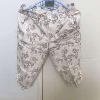 Celana pendek motif