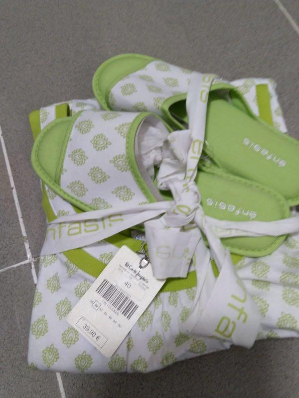 睡衣 全set 女裝 全新 （分類：泳衣）位於 Hong Kong。 由 actuallychoi 提交（商品編號 218686755，圖片 2）。簡介： 100% 全新 女裝睡衣 40碼 綿質 。
