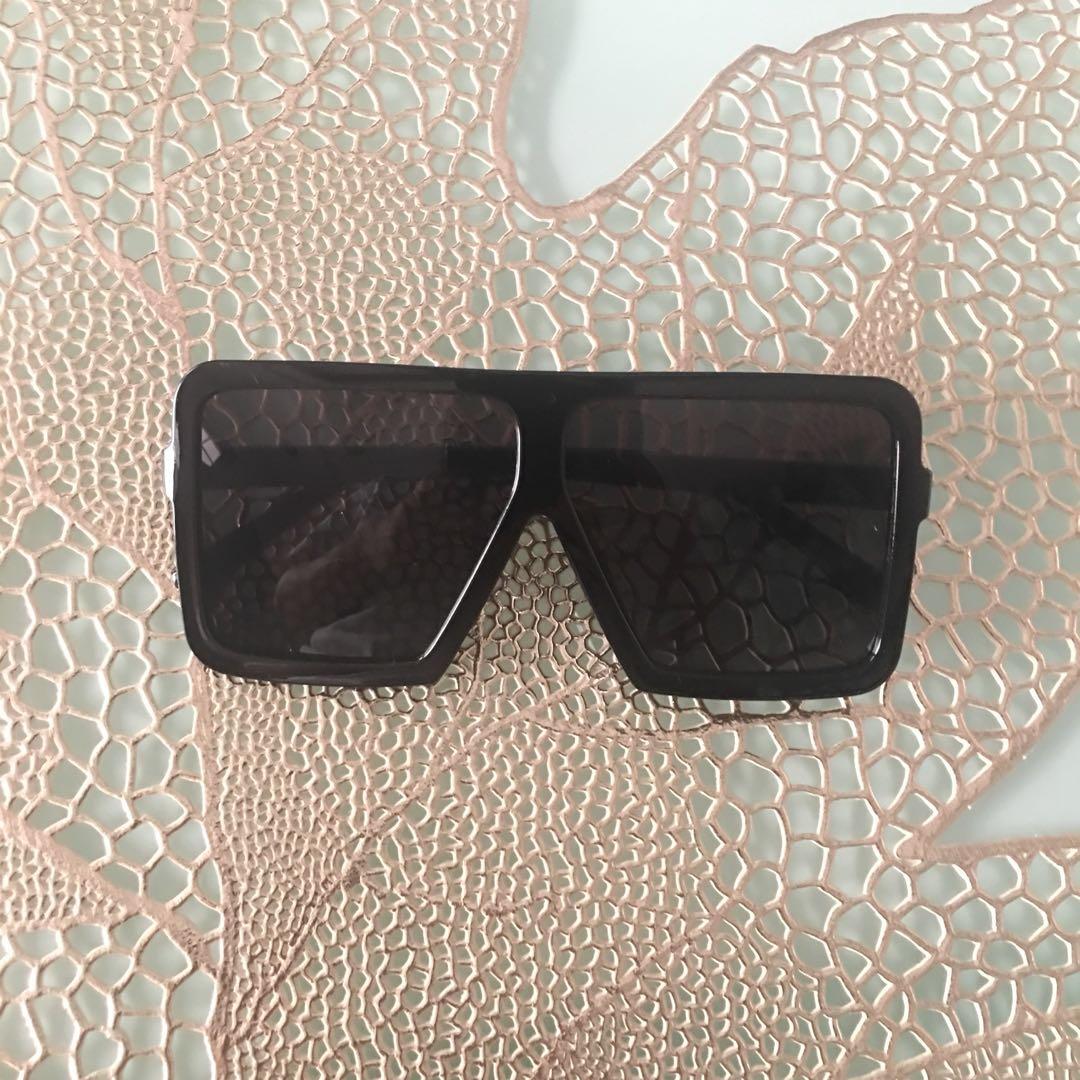 Flat top black sunglasses (Category: Sunglasses & Eyewear) located in Antipolo. Submitted by projectc (Listing ID 219094258, Image 1). Description: Bnew Onhand #march300 Sunnies for P249.00 . Limites stocks. 📩 DM for orders . #projectcsunnies #sunniesph #sunglassesph #sunniesphilippines .