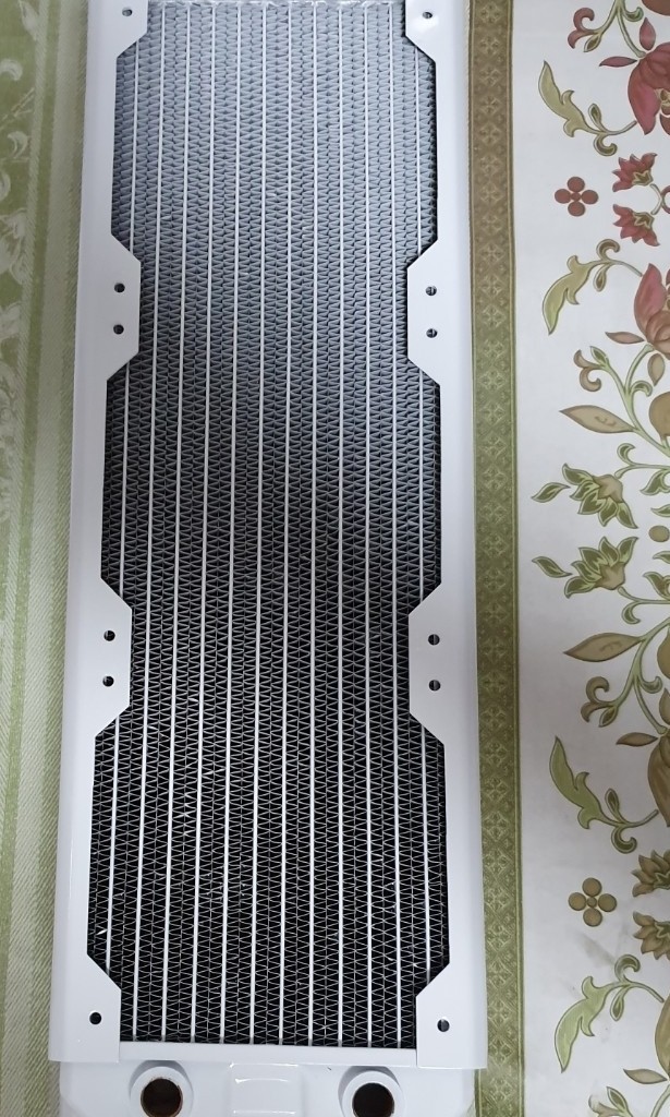 Hardware Labs Black Ice GTS360 Nemesis white 360mm Radiator, Computers