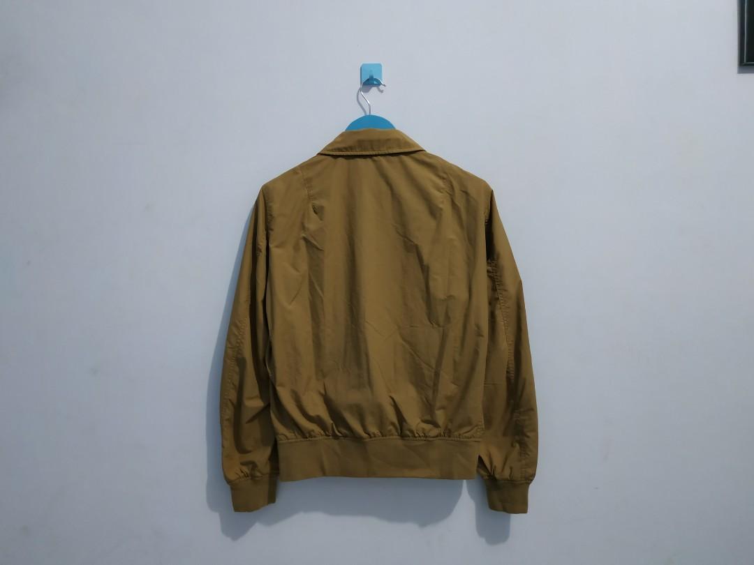 Jaket Bomber CWU Uniqlo, Fesyen Pria, Pakaian , Atasan di Carousell