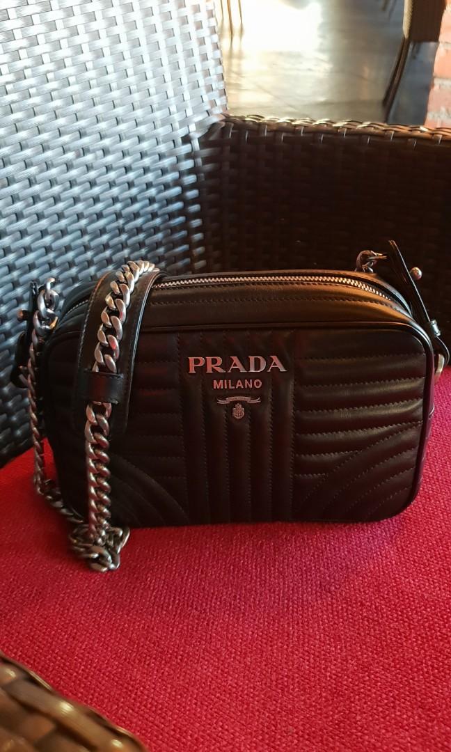 Top 85+ imagen prada diagramme embleme bag Abzlocal.mx